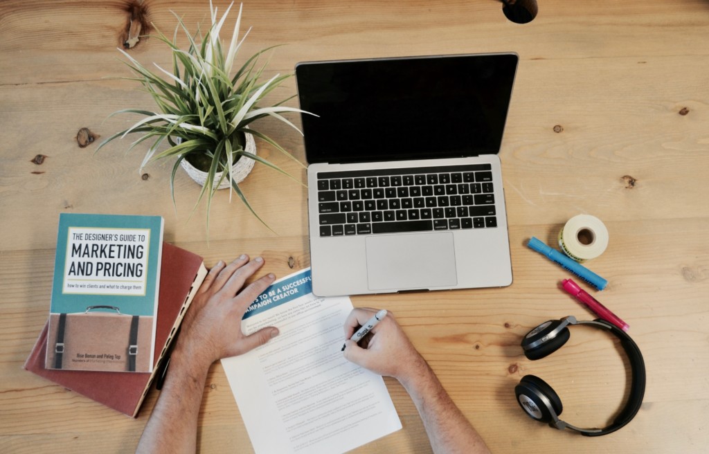 Les réseaux sociaux sont un outil de stratégie marketing.