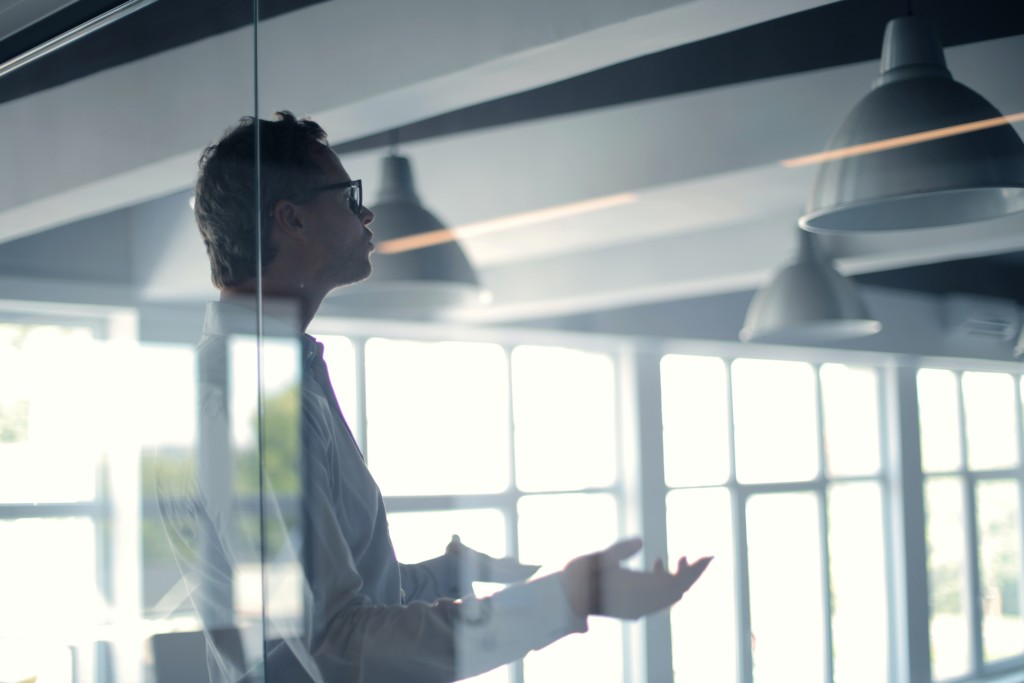 Prise de parole du consultant en communication de crise (image)