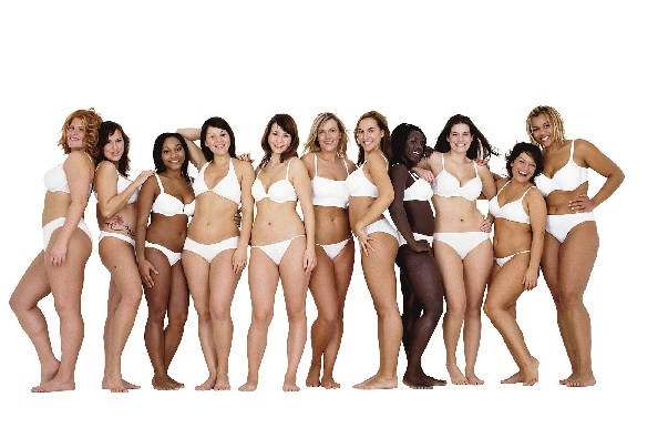 Photoshooting de Dove pour la campagne "Real Beauty" illustrant des femmes de toute origine et de toute forme en sous-vêtements pour mettre en avant le naturel et l'authenticité de la beauté.
